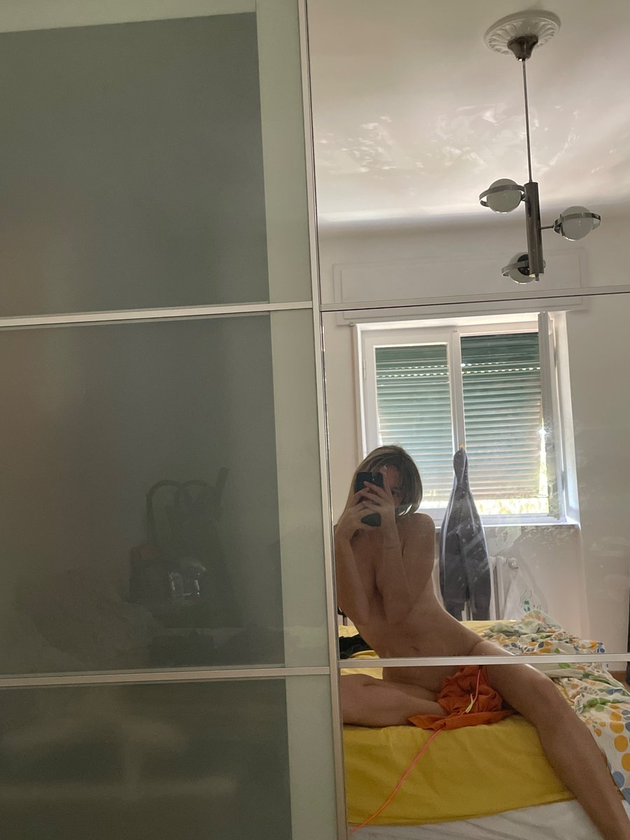 Quando non hai voglia di fare niente se non di stare nuda a letto a farti viziare dai tuoi schiavi tutto il giorno❤️
<a href="/findomitalia/">Findom Italia</a> #findom #moneymistress #humanatm #paypig #moneyslave #feetslave #findomgoddess