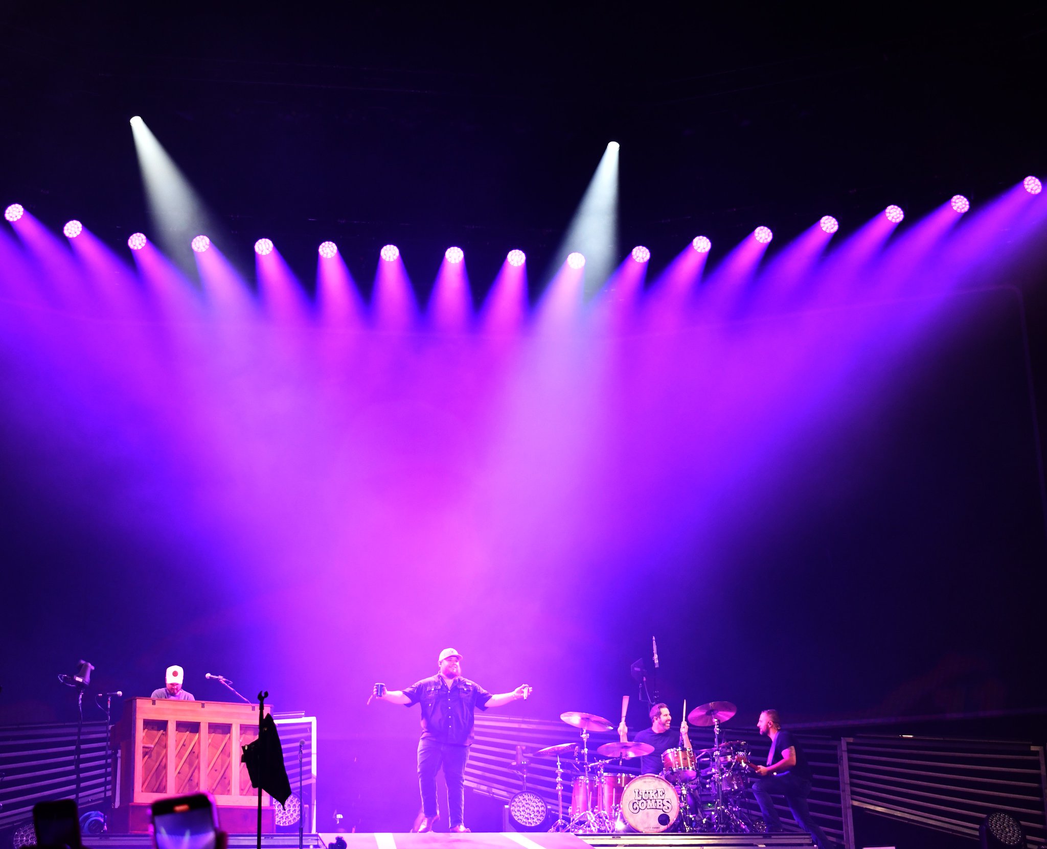 raymondjames-stadium-on-twitter-thank-you-lukecombs-for-bringing-us