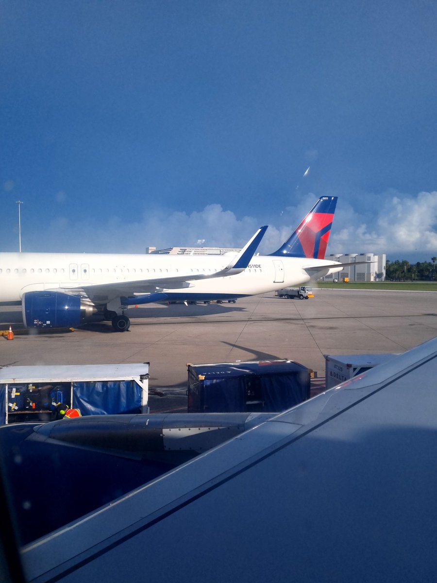 sorryvrerror tweet media