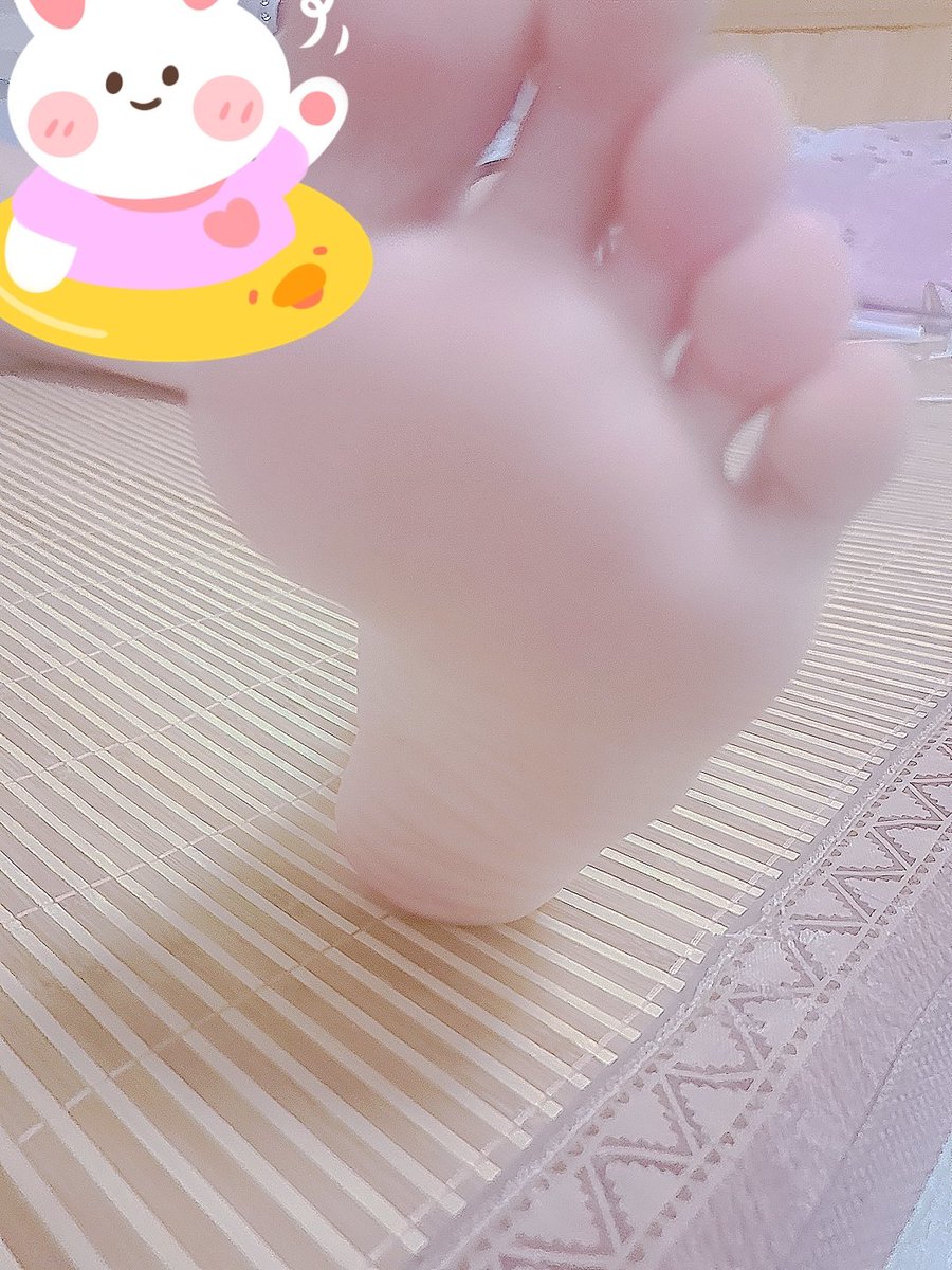 manre200's tweet photo. 睡不着 有给本小主舔脚脚的吗？
#原味商品 #恋足癖 
@AIshenAIshenAi https://t.co/Sqfy48Vora