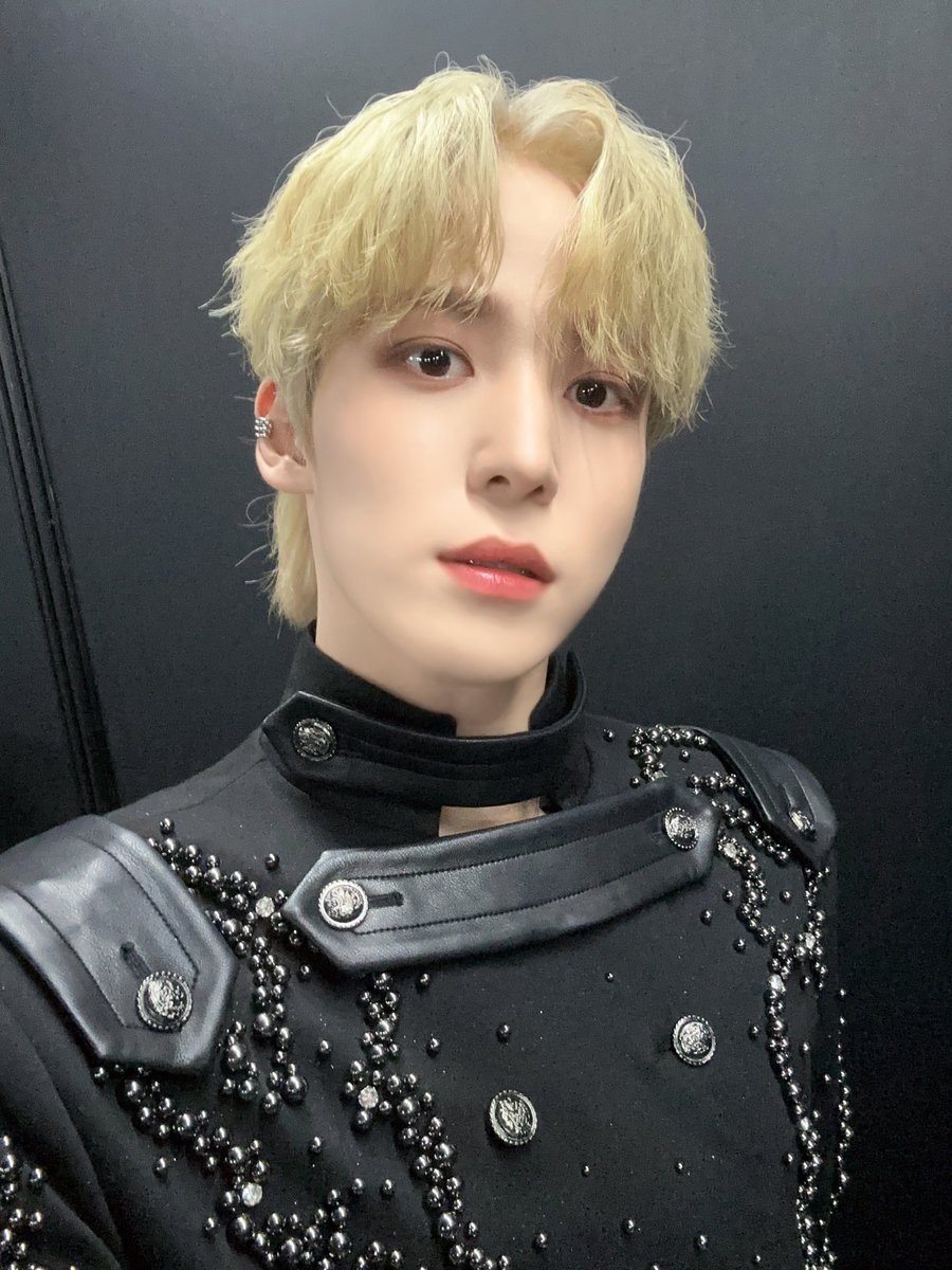 ATEEZofficial's tweet photo. [#윤호] 오늘도 에이티니 덕분에 행복해❤😘
#ATEEZ #에이티즈 https://t.co/kHDetIWeYe