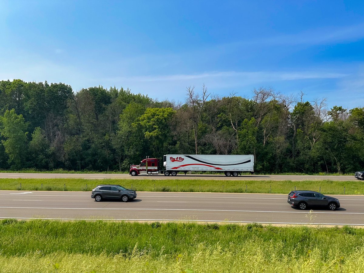 As summer heats up, so does the increase in summer travelers on the roads. 🌴☀️ Be sure to maintain a safe following distance and stay alert for erratic driving behaviors. Let's prioritize safety, minimize risks, and make this summer a smooth ride for everyone! 🛣️🚚