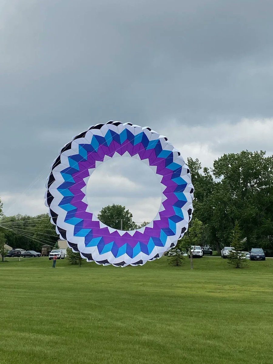 HellBentXpress's tweet photo. We're always looking for interesting local things to do on a 34. This cool kite festival in Jamestown, ND was a no brainer! #34HourReset #ProfessionalTourists https://t.co/7geFXGm6Uj