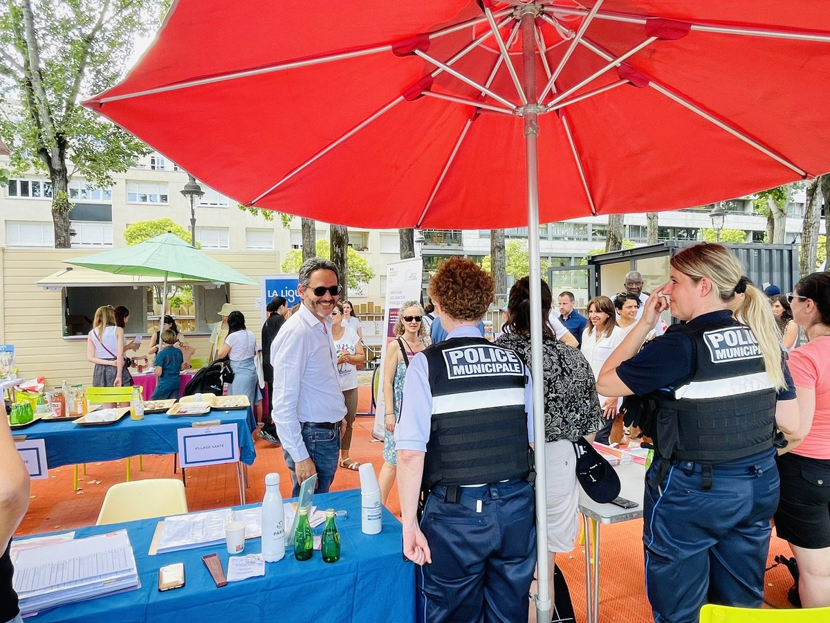 nicolas_nordman's tweet photo. #ParisPlages | C’est parti !

Aux côtés d’@Anne_Hidalgo pour découvrir les nombreuses activités autour du bassin de la Villette 🏊‍♀️🍹, prendre part au Bal arrangé qui conclut le Mois Parisien du Handicap et saluer les équipes de la @PMdeParis mobilisées pour la sécurité de tous https://t.co/bDnQEVYNbQ