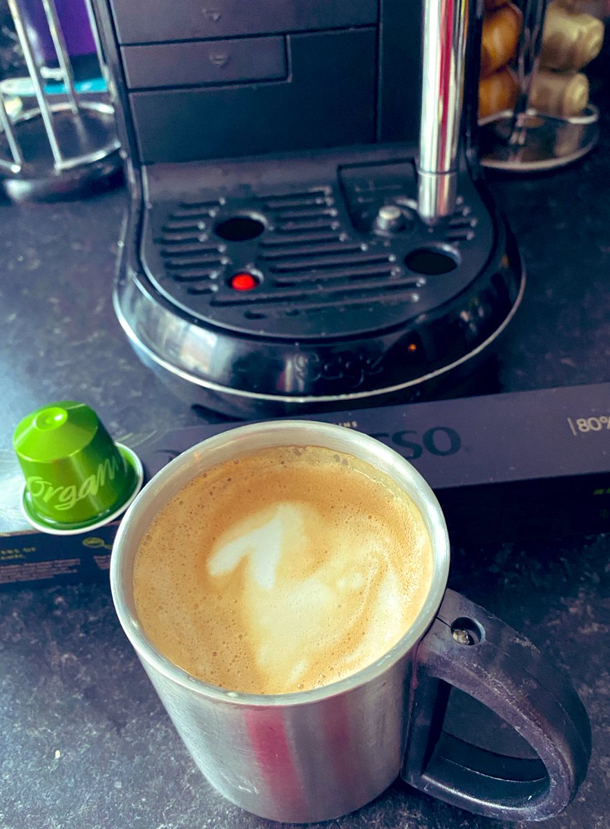 #InternationalParamedicsDay @YASCFR met 2 lovely crews today, thank you and also to Dave (CRD) for looking after me. Coffee time now whilst I get ready for a night out with the hubby 💚