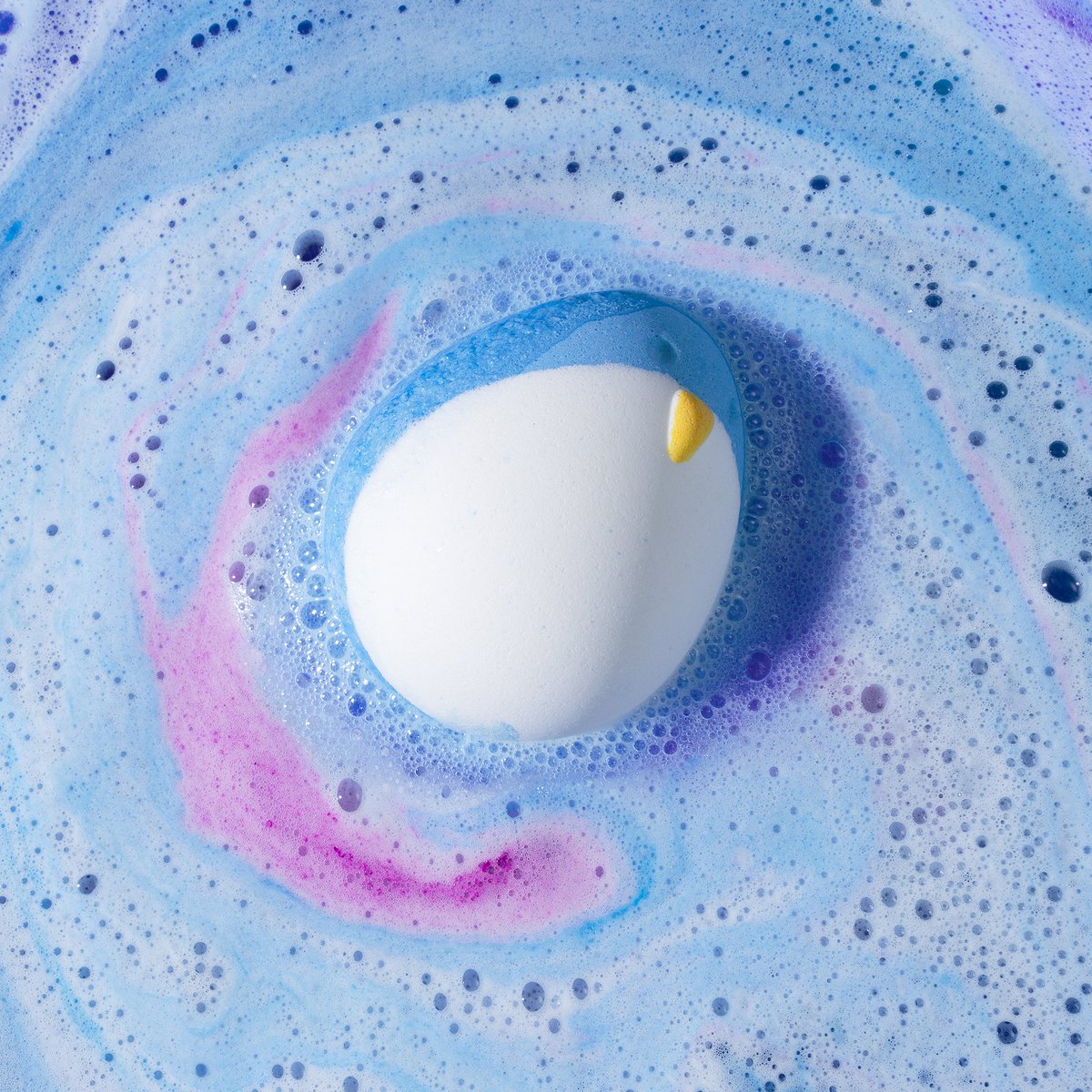 Markark_io's tweet photo. WHAT’S IN THE BOX? 💭

Just the world’s cutest bath bombs from Rever! 🫧

#MarkArk #Rever #bathbomb #WhatsintheBox https://t.co/pG7twADO2i