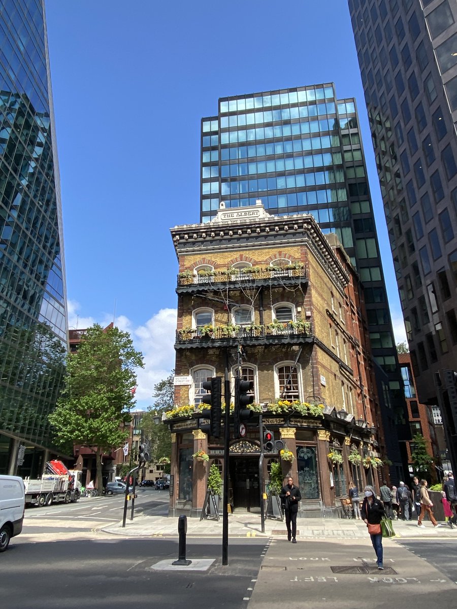 I am not an architectural buff, but this building in Victoria, London, always strikes me as wonderfully decorated with greenery and contrasts so starkly with its surrounding.  Its like a gem from the past out-glittering in the bling of the modern high-rises.