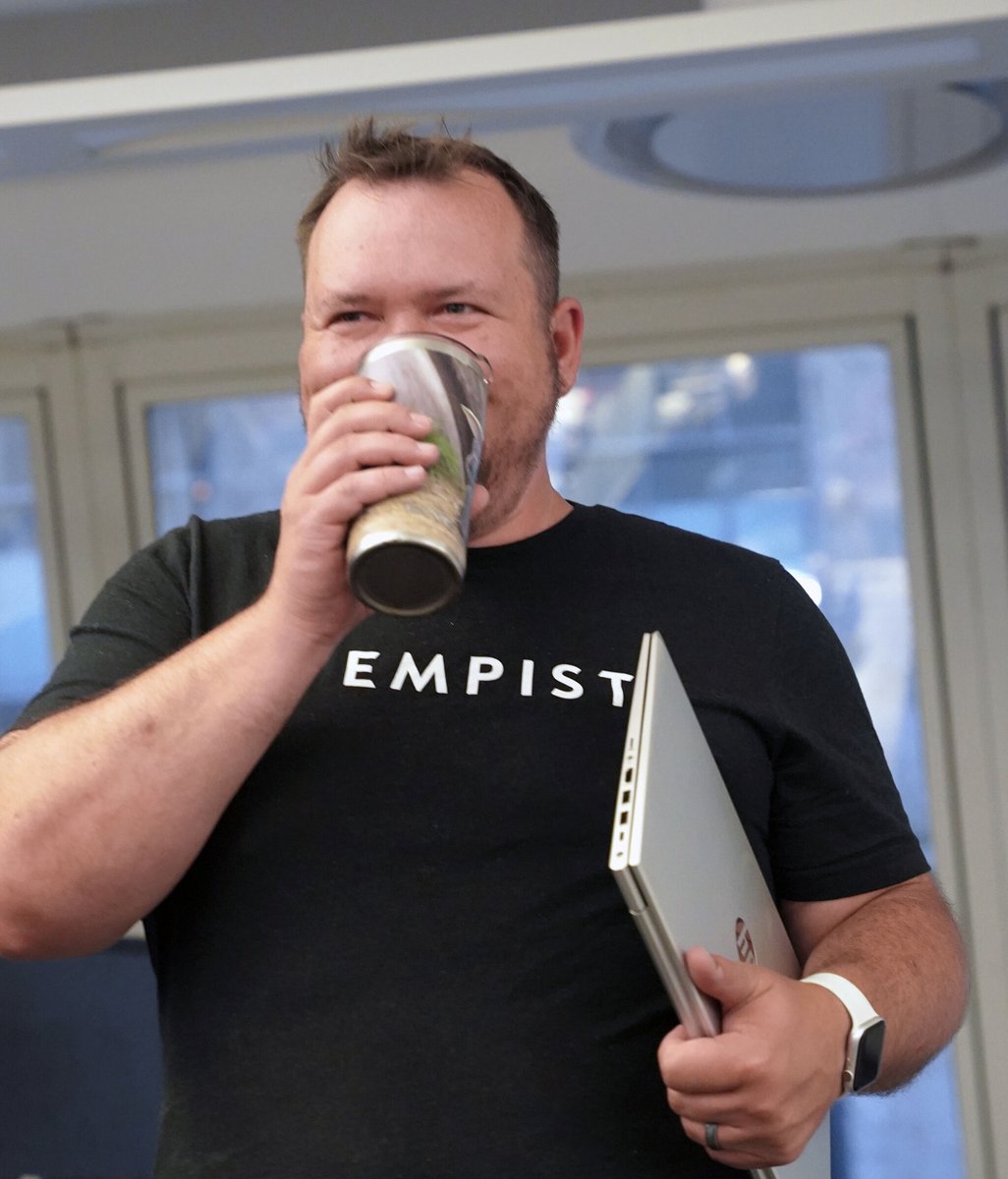 Empist's tweet image. Never let a tech glitch ruin your weekend! 🛠️ With EMPIST&apos;s dedicated support, we&apos;re available even on Saturdays. #AlwaysHereToHelp 👍