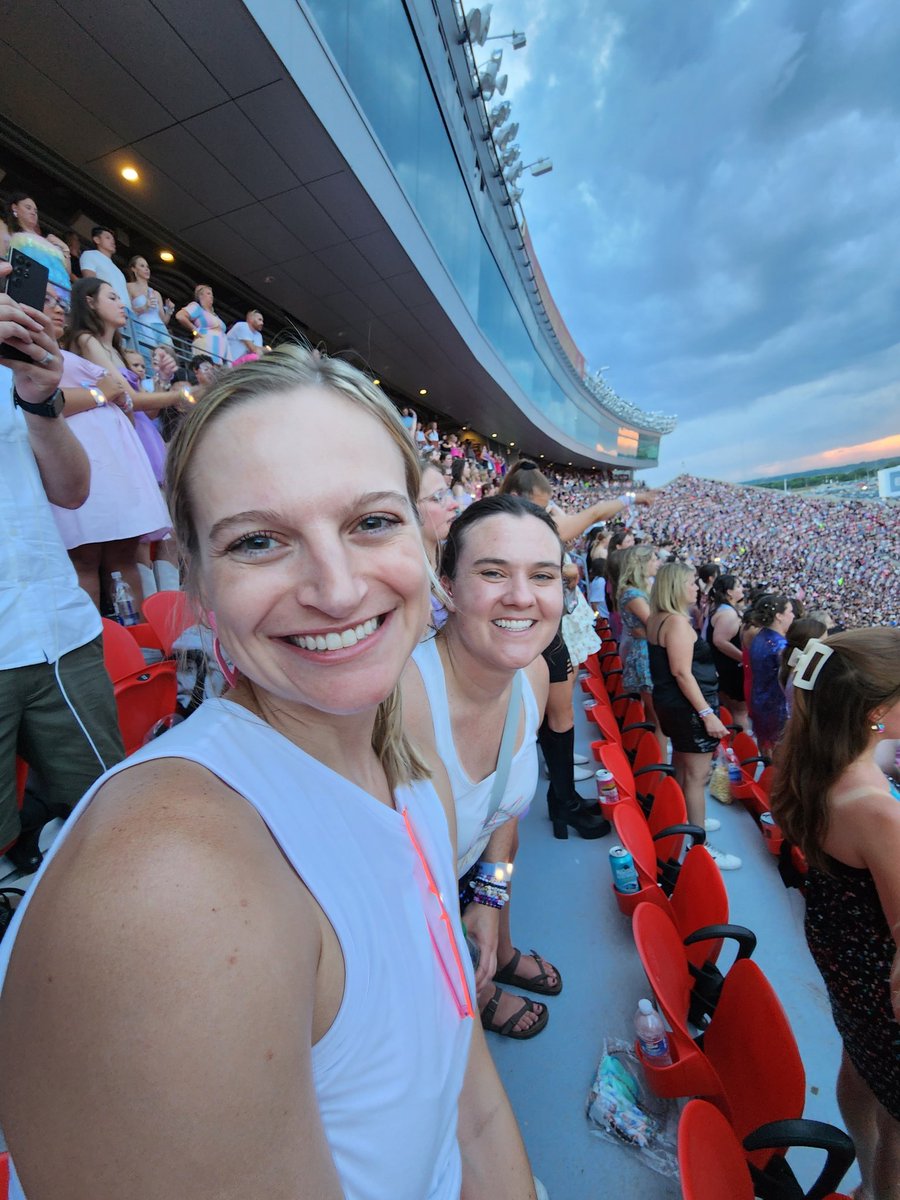 AllieSheaK's tweet photo. Survived the Great War for one of the greatest shows of my life with 55k Swifties and my best friends! Long live @taylorswift13! https://t.co/2qKdeAHdAK