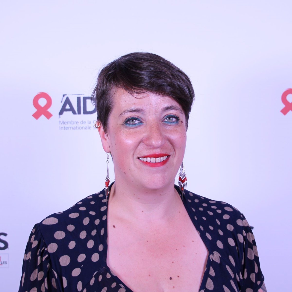 assoAIDES's tweet photo. #ÉLECTIONS 🗳️
Ce 8 juillet se tenait le second tour des élections du Conseil d'administration de AIDES. Les résultats sont tombés : Camille Spire, première femme présidente de l'association élue en 2021, est reconduite pour un mandat de 2 ans ! 👏 
➡️  https://t.co/u6d7vrcdzs https://t.co/fqUO1Mh27v