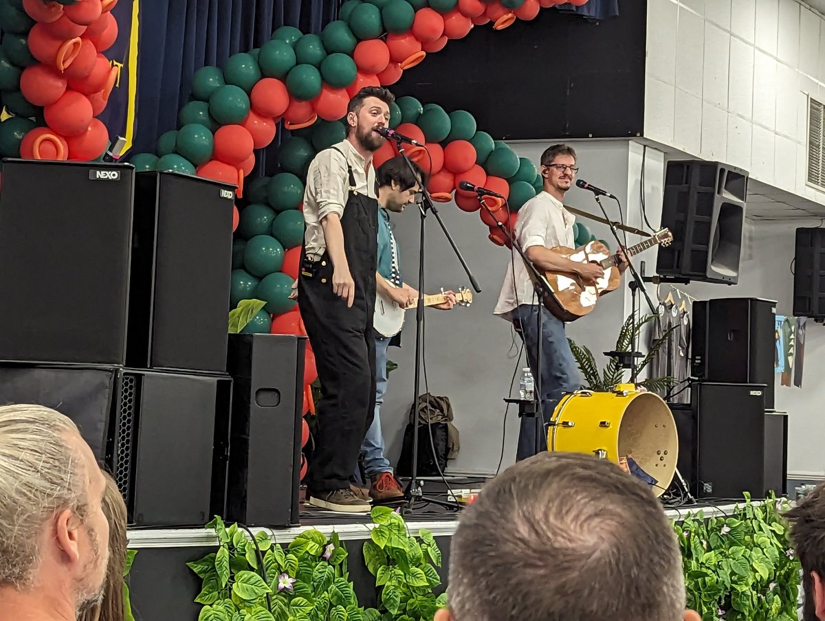 its_durp's tweet photo. Did no one tell @TheLongestJohns they could get the #obsidianbanjo? π #sotfest23 https://t.co/eoNYKOuhhf