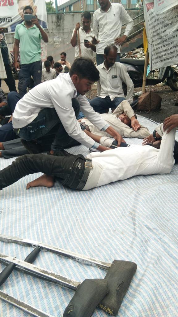 हमारे कुछ साथियों कि इतनी तबीयत बिगड़ गई है ,कोई अनहोनी न घटे इसका डर लग रहा है ,मामा <a href="/ChouhanShivraj/">Shivraj Singh Chouhan</a> जी इतने निष्ठुर मत बनिये हाथ जोड़ता हूँ 🙏
#51000_MPTET_VERG_3 
<a href="/INCIndia/">Congress</a> <a href="/drnarottammisra/">Dr Narottam Mishra</a> <a href="/Indersinghsjp/">इन्दरसिंह परमार</a>