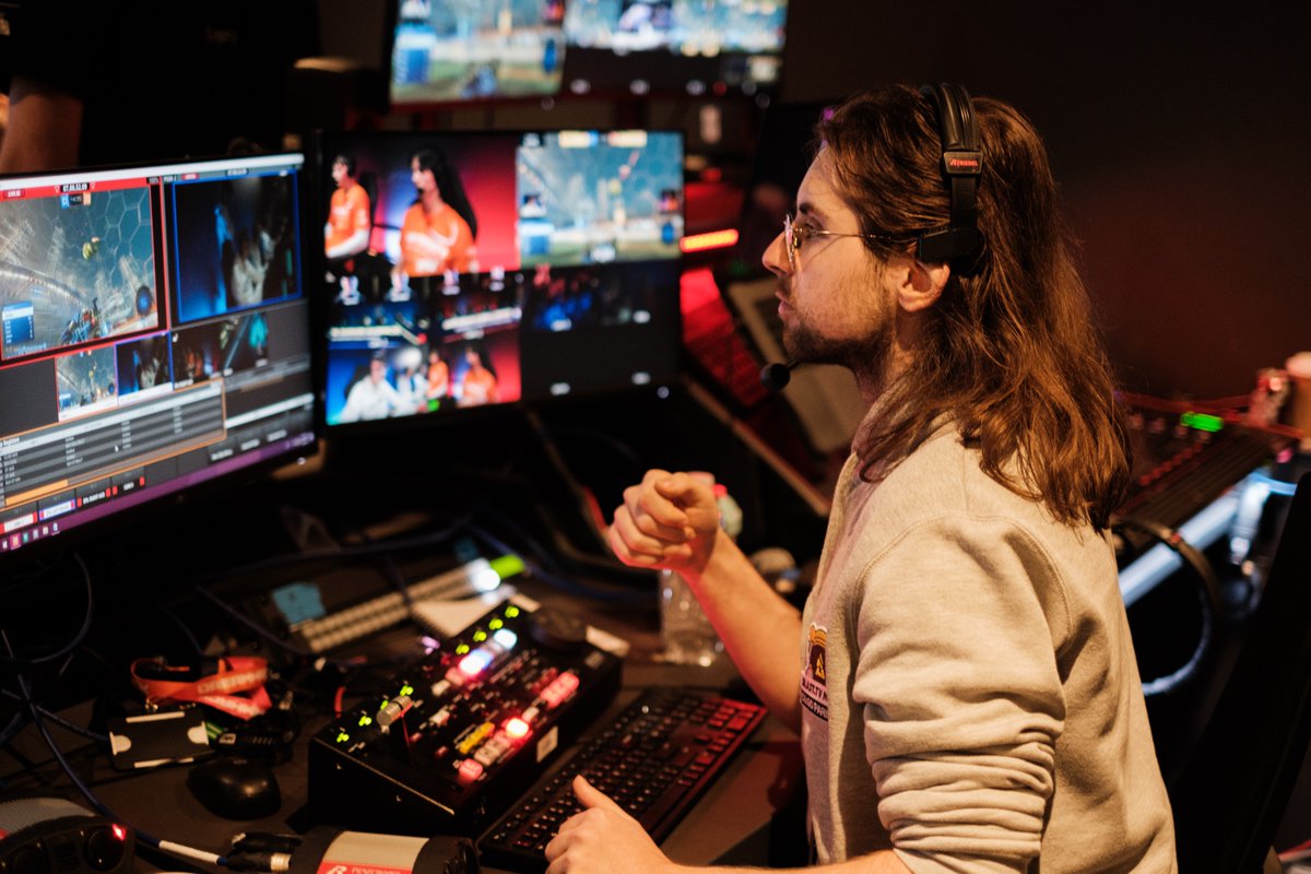 atroooix's tweet image. Some shots of the student @Confetti_ICT  production team of @uemasters 

Featuring the TD/Dir, Replay &amp;amp; Graphics Op