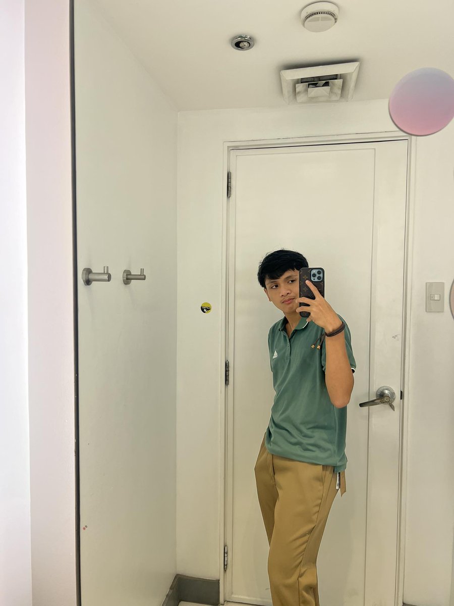 loverboy_drix's tweet photo. mirror selca at its finest 🫀

#ensd #engene #enhypen #ENHYPEN_HEESEUNG #engeneselcaday https://t.co/Np0MJb9Lcd