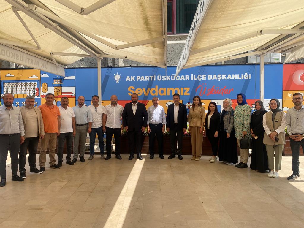 📍Bugün Üsküdar ilçemizde #Yenidenİstanbul dedik. Teşkilatımızla ve hemşehrilerimizle buluştuk. Genç kardeşlerimizle tanışmak da bizim için ayrı bir motivasyon kaynağı oldu. Ülkemiz için durmak yok yola devam.
<a href="/ak_uskudar/">AK Parti Üsküdar</a>