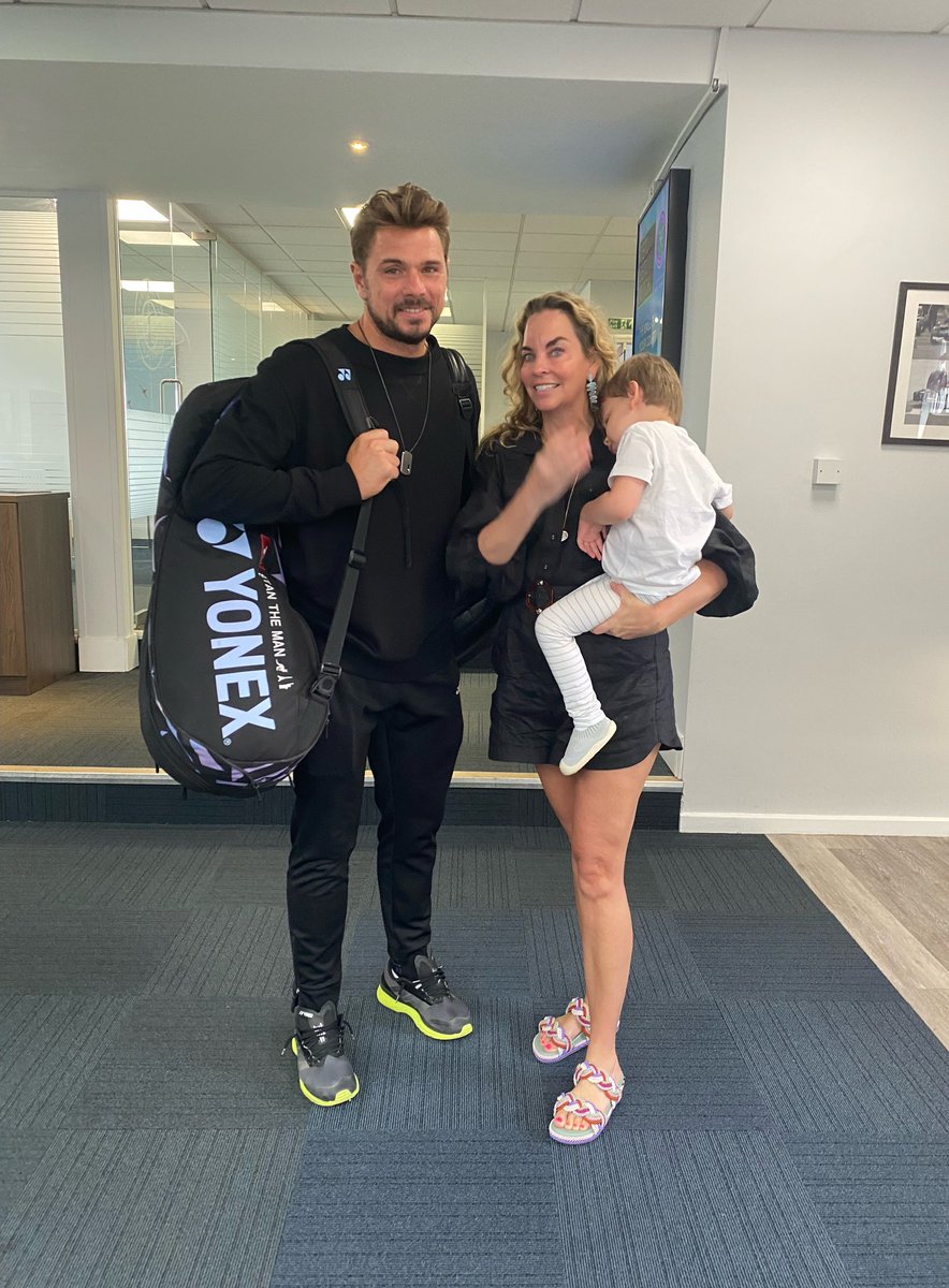 jcjd0413's tweet photo. Me: this isn’t my kid 🤣😭😭😭 I was NOT ready for #hoshit #welcome2london 😭my sweet baby @stanwawrinka #WIMBLEDON at the airport! No makeup girl wtf 🥴 I hate myself so hard rn 😭😭😭 https://t.co/0vSTqd1ytm