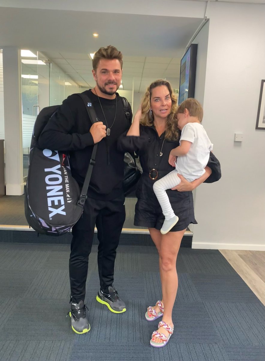 jcjd0413's tweet photo. Me: this isn’t my kid 🤣😭😭😭 I was NOT ready for #hoshit #welcome2london 😭my sweet baby @stanwawrinka #WIMBLEDON at the airport! No makeup girl wtf 🥴 I hate myself so hard rn 😭😭😭 https://t.co/0vSTqd1ytm