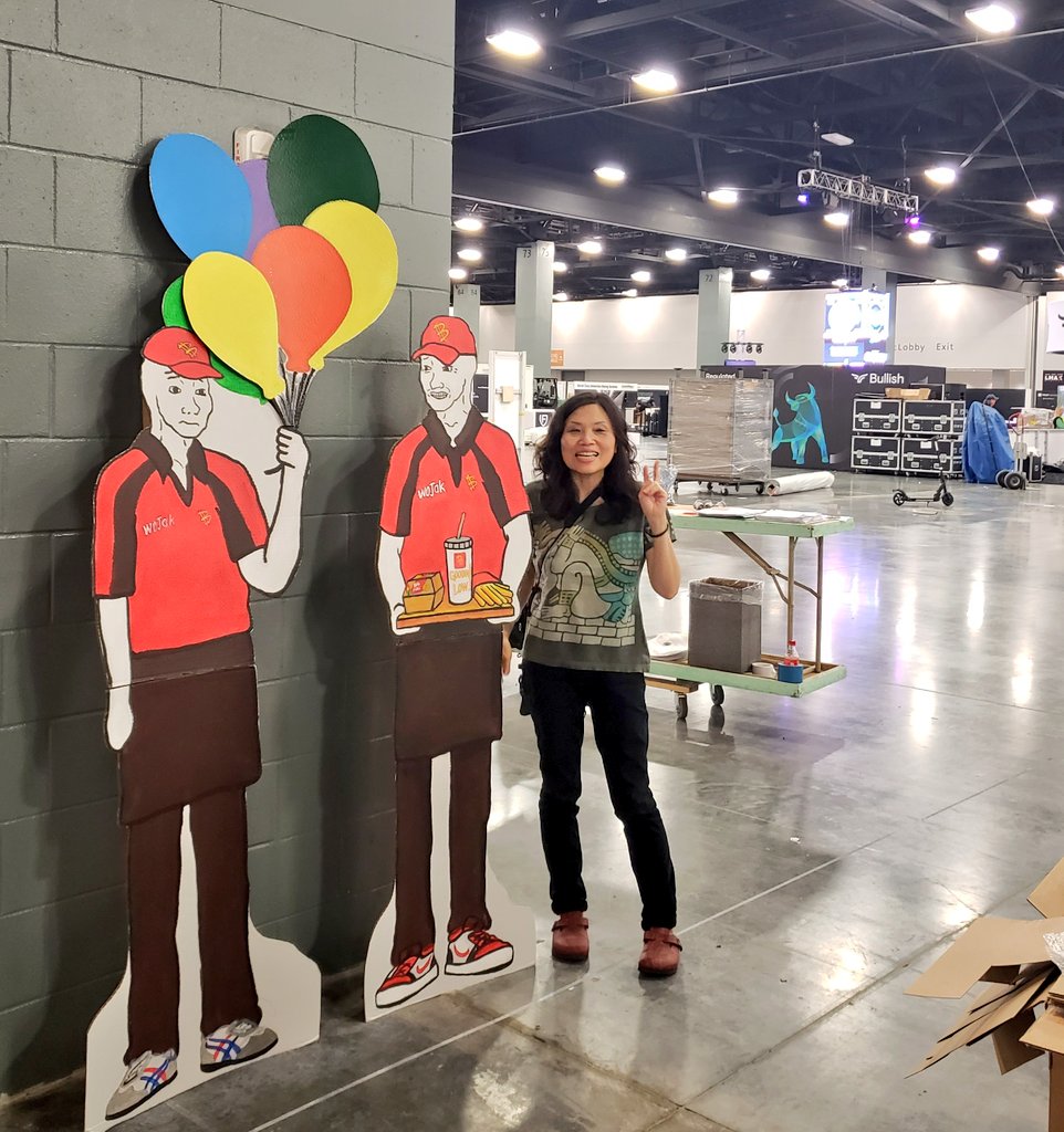 CollectionM_M's tweet photo. Top notch artist @hitomi_matsui gives out 2 custom #wojaks to frens at #BTC23.
#hitomimatsui #Bitcoinconference2023 #btc #art https://t.co/kxDeY2DjeC