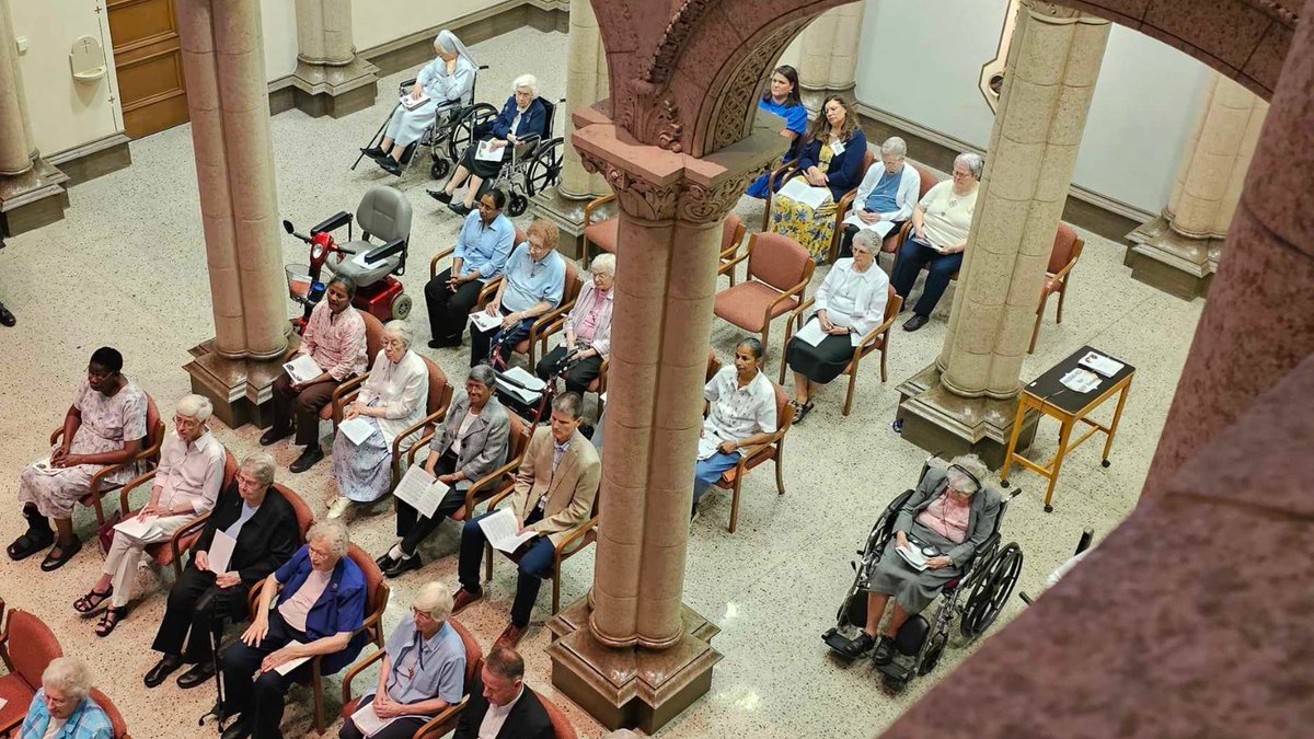 diospringfield's tweet photo. A day filled with gratitude, joy and faithfulness as the diocese recognized the long history and gifts from the Hospital Sisters of St. Francis and welcomed the Norbertine Fathers to Springfield!
#norbertines #springfieldil #gratitude #joy #faithfulness https://t.co/LCCE8aQQ6I