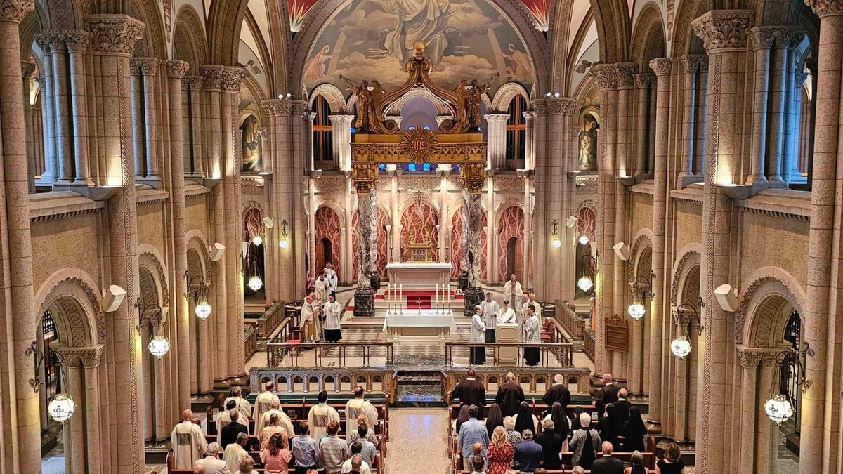 diospringfield's tweet photo. A day filled with gratitude, joy and faithfulness as the diocese recognized the long history and gifts from the Hospital Sisters of St. Francis and welcomed the Norbertine Fathers to Springfield!
#norbertines #springfieldil #gratitude #joy #faithfulness https://t.co/LCCE8aQQ6I