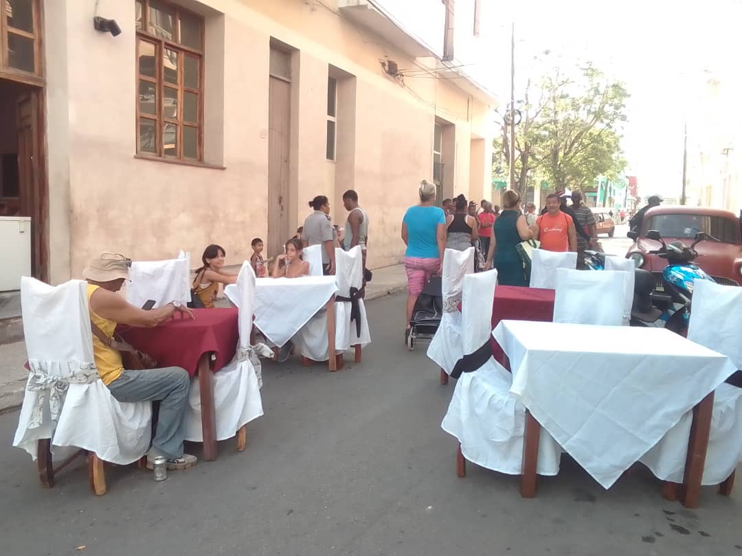 Trabajo voluntario y Feria comercial y gastronómica en el Consejo Popular Guaicanamar del Municipio Regla con el apoyo de trabajadores de las empresas de la Habana del <a href="/GrupoPesquero/">Grupo Empresarial de la Industria Pesquera</a> . #VamosPorMás . <a href="/minalcuba/">Ministerio de la Industria Alimentaria de Cuba</a>.