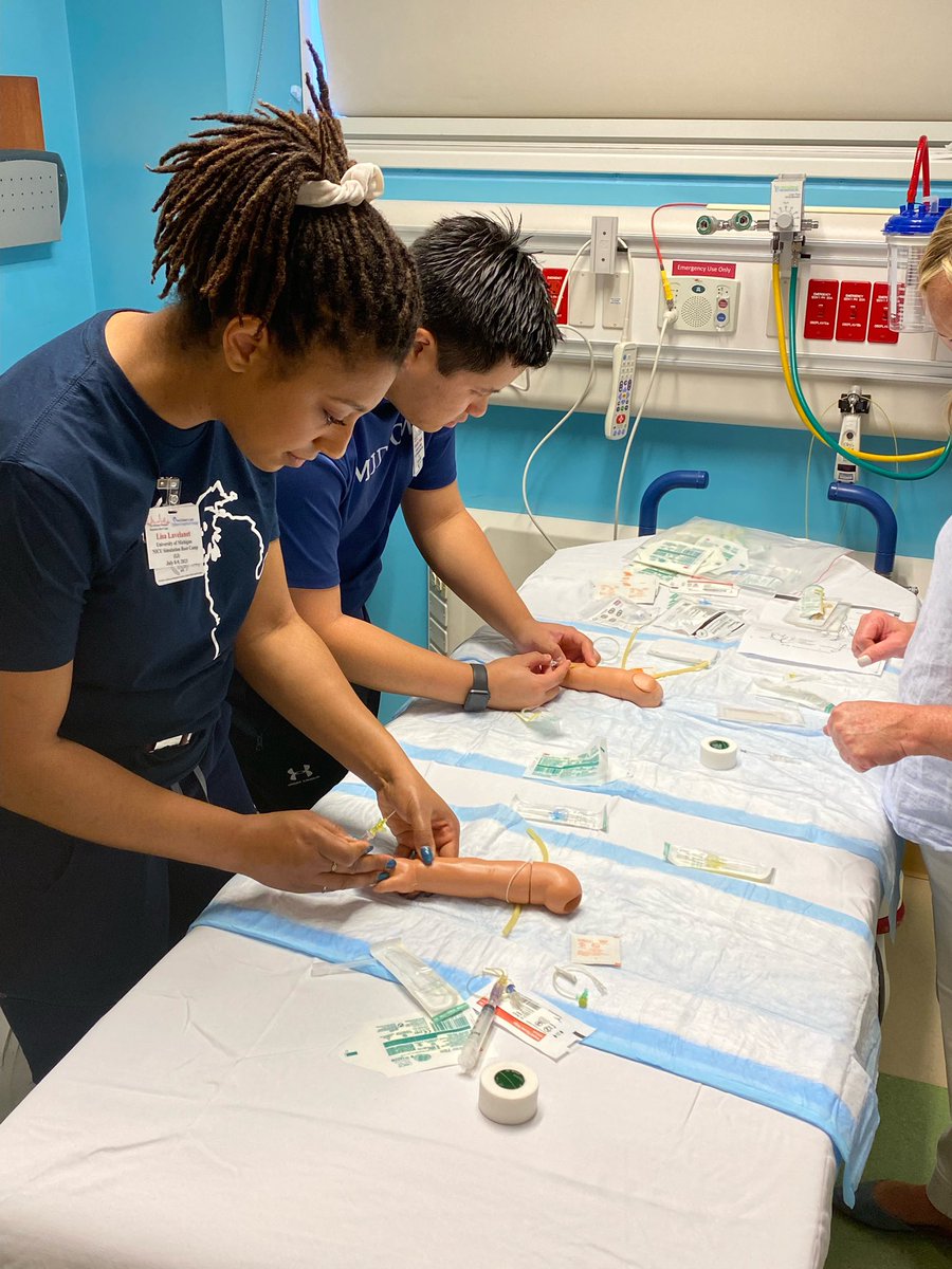 Fellows locked in at the Peripheral IV Access &amp; Lumbar Puncture station.

#mwneosimbootcamp #savingbabies