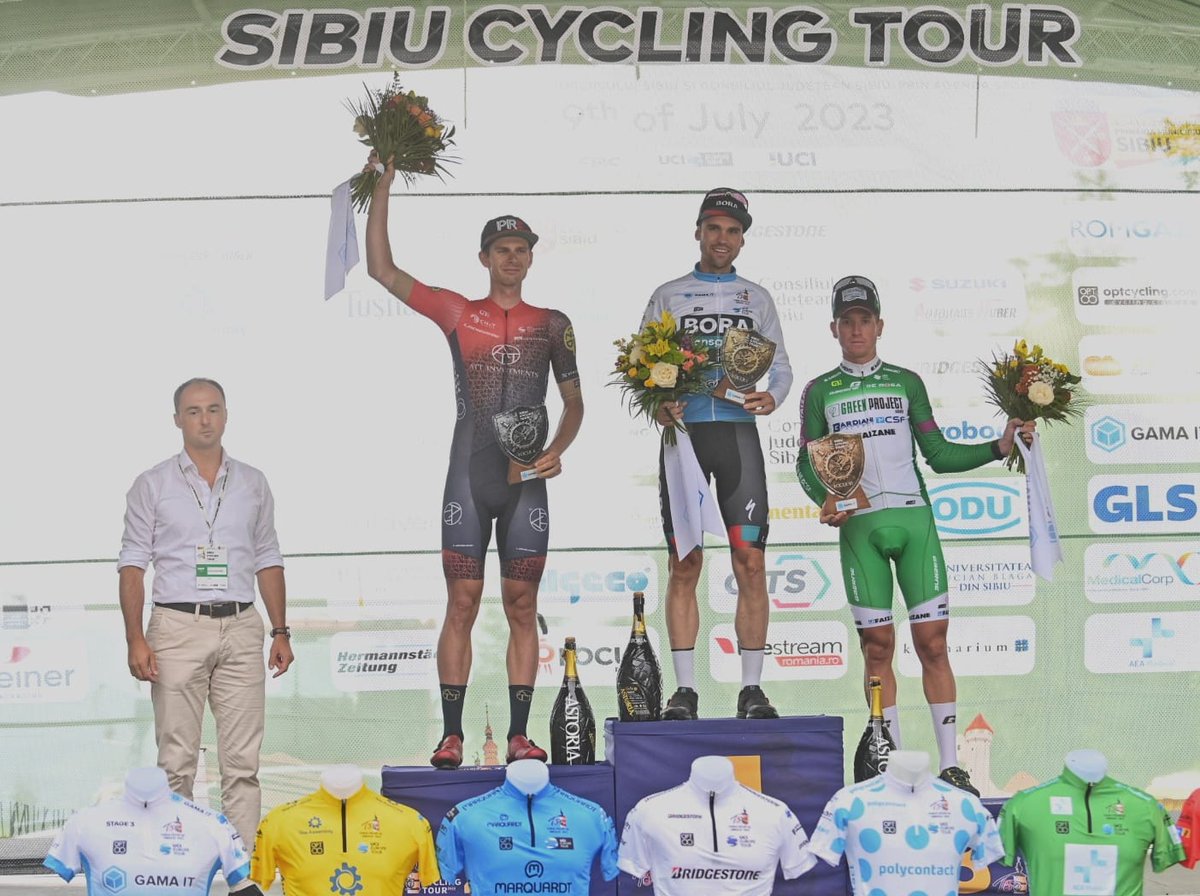 The Top 3 of #SibiuTour stage 3 on the podium:
1. Max Schachmann (<a href="/BORAhansgrohe/">Gabor Gamble</a>)
2. Jakub Otruba (<a href="/jsmeteam/">ATT Investments</a>)
3. Filippo Fiorelli (<a href="/Bardiani_CSF/">VF Group Bardiani-CSF Faizanè</a>)

📷 Focus Photos Agency