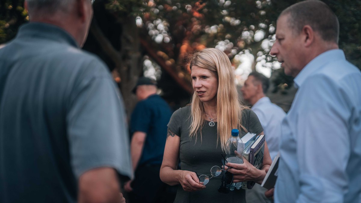 SiNetz's tweet photo. @KrahMax @MSLive_aut @RogerBeckamp @benedikt_kaiser Was für ein Tag! Mehr als 500 Leser, Gäste und Freunde sind zum #Sommerfest in #Schnellroda! #sr0708 /🧵 https://t.co/FVy6q4vKQ8
