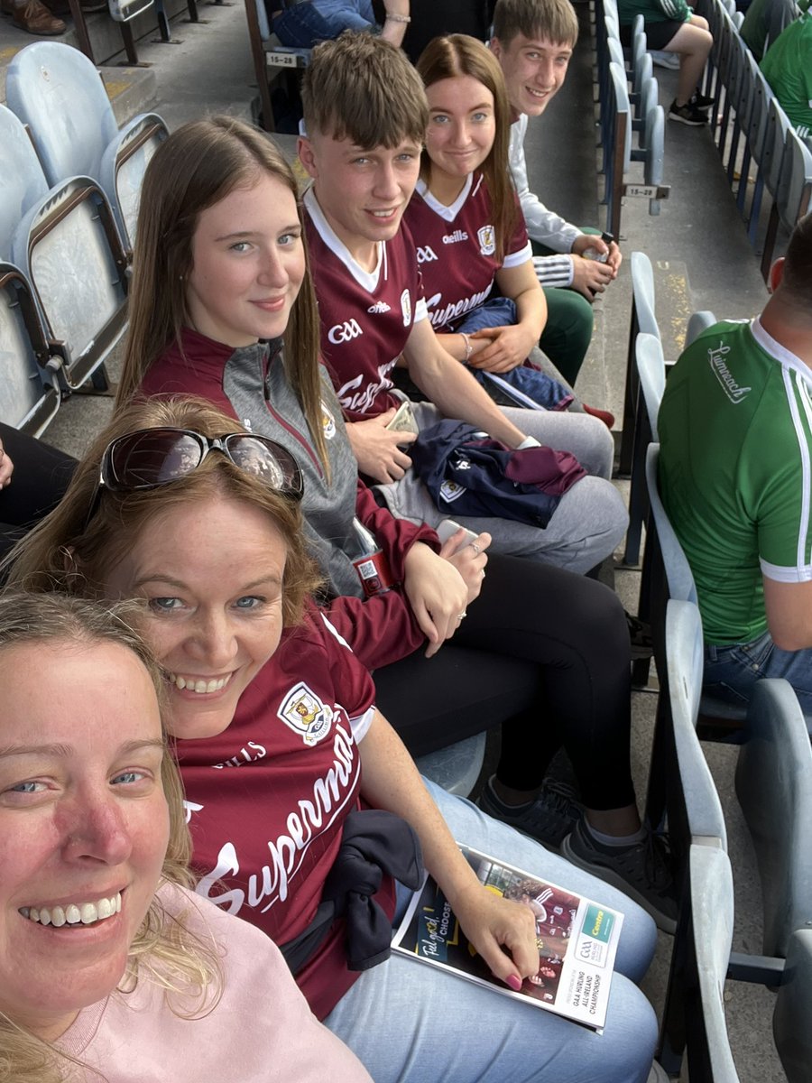 carmelmurphy1's tweet photo. Come on Galway #fanwall https://t.co/gtgQzLxXei