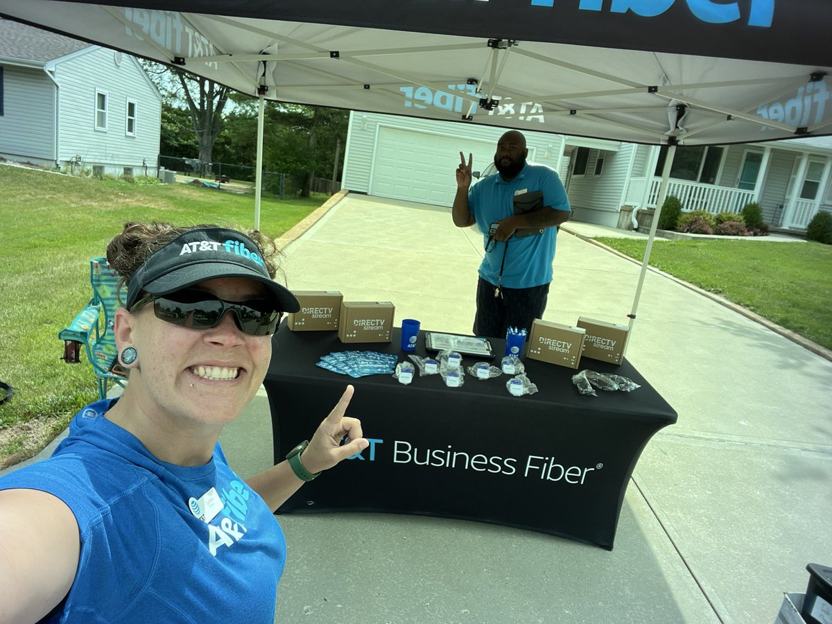 ElfenLyndsie's tweet photo. Out here bringing Fiber to the people!! @bobby_nier @thetravfarr @RSM_LandenCook @MikeMitch85 @ike_beeze @KAMO_ImMOrtals @KAMOkonnects https://t.co/n1FMIyah7R