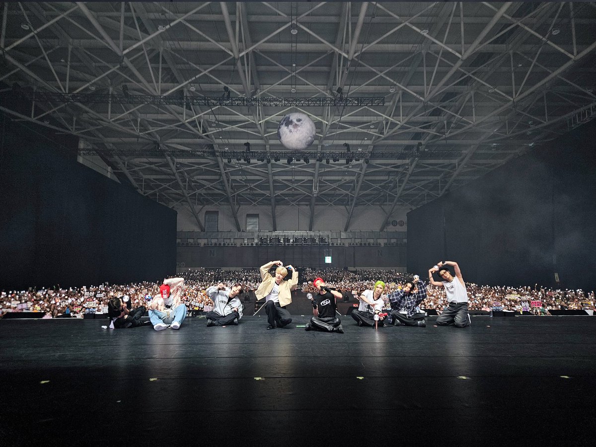 [📷] TODAY ATEEZ
⠀
에이티즈를 바라보며 빛나던 별들✨
에이티니의 함성 덕분에
뜨겁게 노래했던 타이베이 공연👀🔥
⠀
#TODAY_ATEEZ #ATEEZ #에이티즈