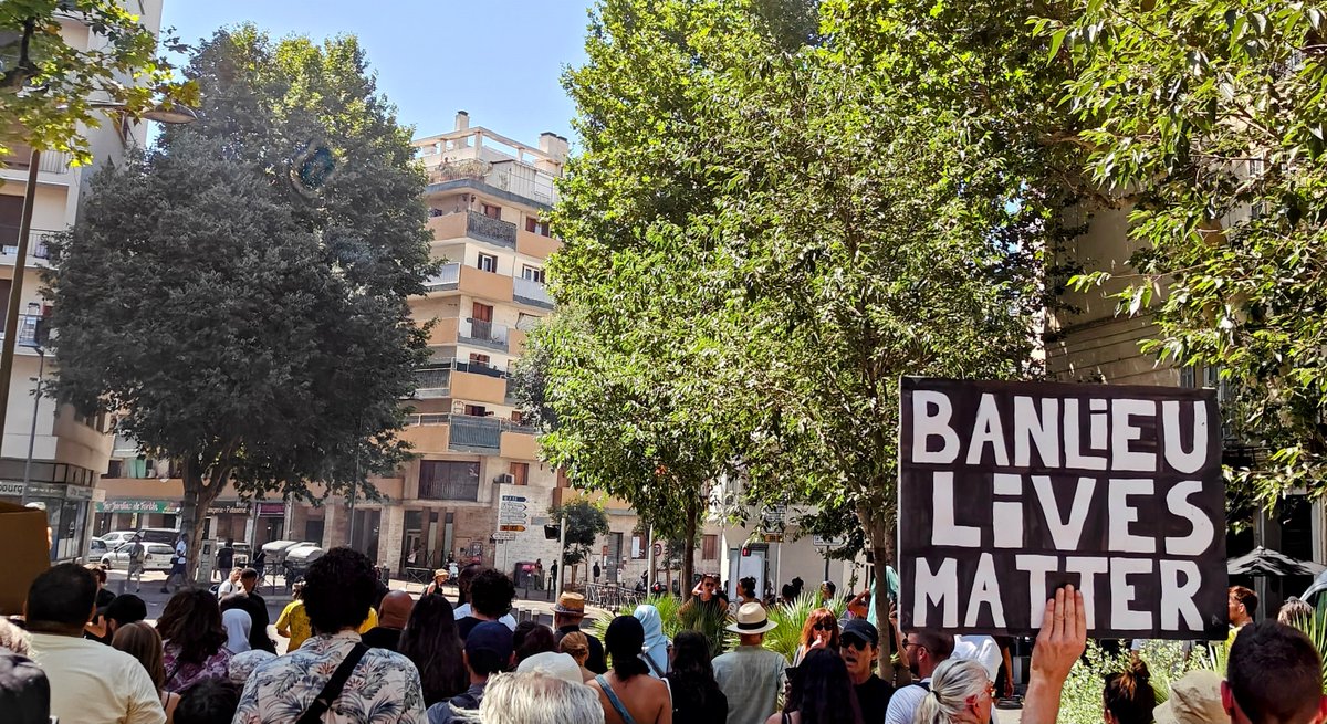 Plusieurs milliers de personnes à la manifestation à Marseille afin d'exiger #JusticePourNahel et pour toutes les victimes des #violencesPolicières. #AdamaTraore