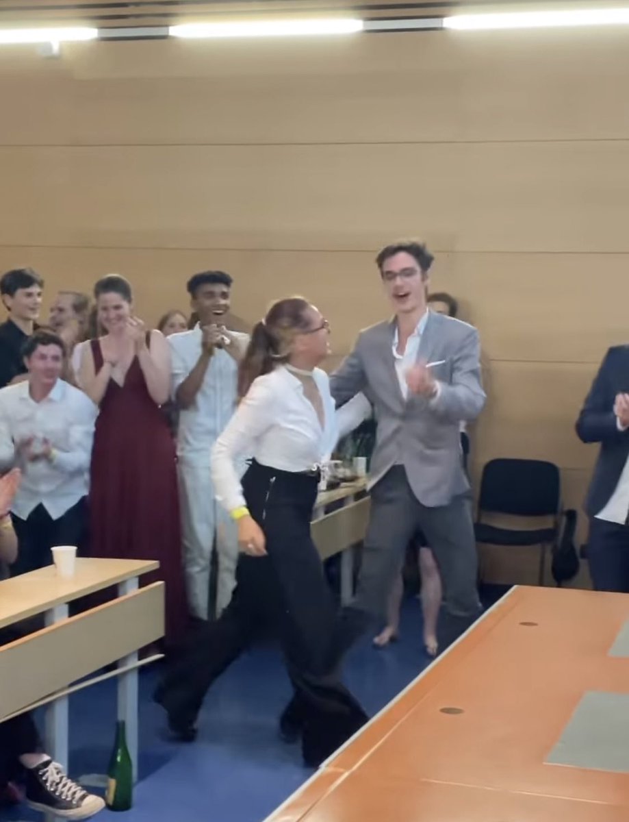 Pitie d’Or du meilleur scénario…folie 

<a href="/ChignonRaphael/">Raphael Chignon</a> <a href="/lebretalien1/">lebretalien</a> <a href="/Emilos0_0/">Em</a> <a href="/jaroddzp/">jarod delzoppo</a>