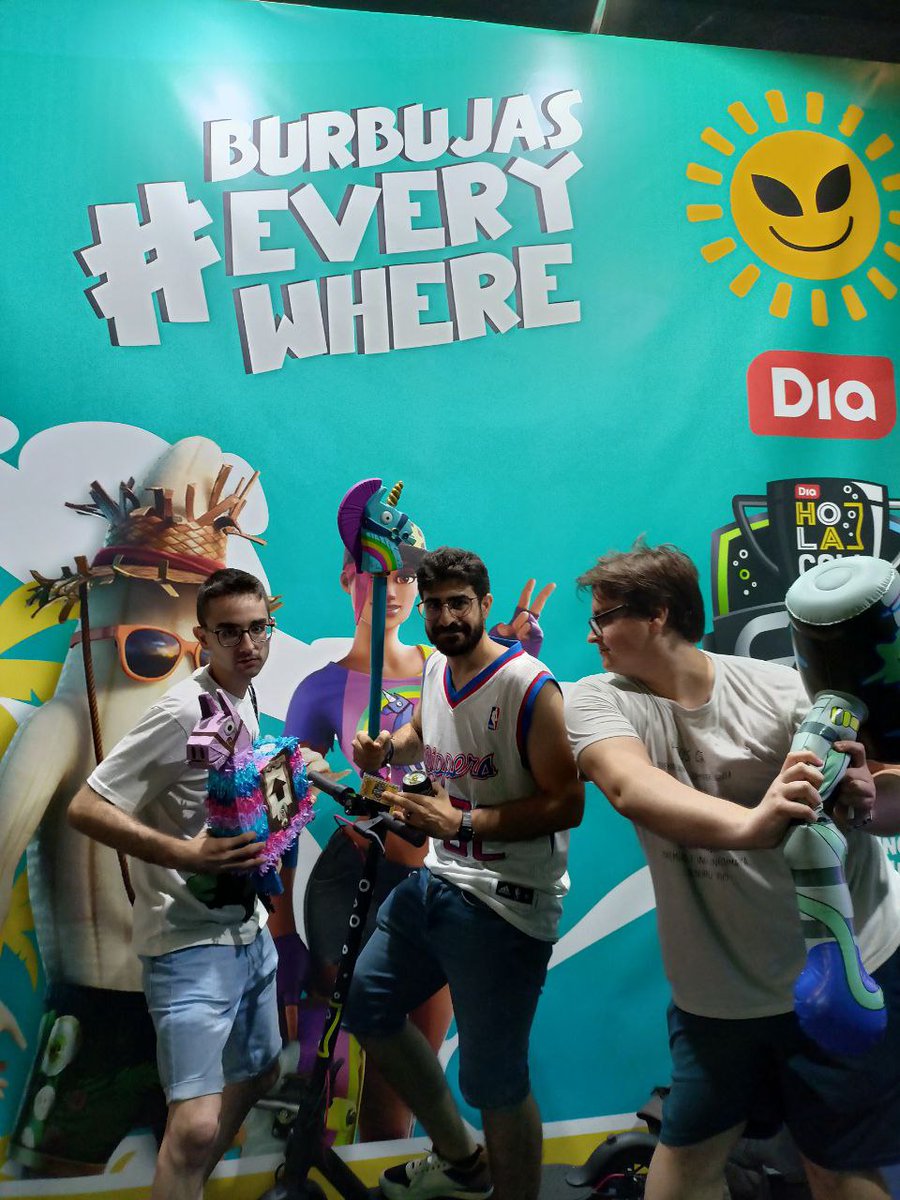 Nuestros chicos de tINT están petándolo en la dreamhack de #Valencia.

Adjuntamos pruebas ☺️😆
#HolaColaCup.
De momento llevamos 2 copas 🏆🏆

Mañana seguimos!