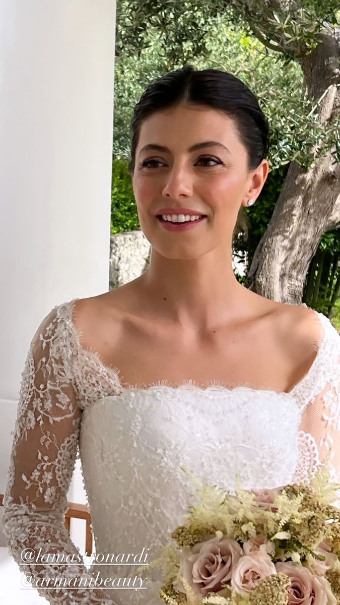 alemastronardif's tweet photo. La sposa! 👰❤️

Foto: Manola Spaziani / Instagram https://t.co/pWPI1c9hVC