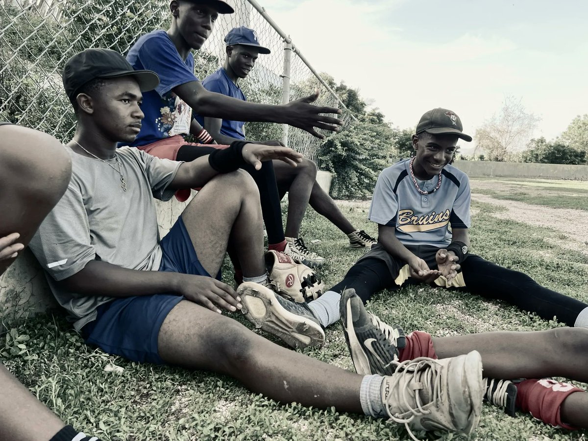 Joshua1_Nine's tweet image. Practice isn't just a physical workout. It's time spent together, learning and having fun. For growth to happen, physical, mental and spiritual aspects life must be fed. Sports do that for young people including in Fondo Negro. #joshua1nine #j1nine #buildingmen #growth