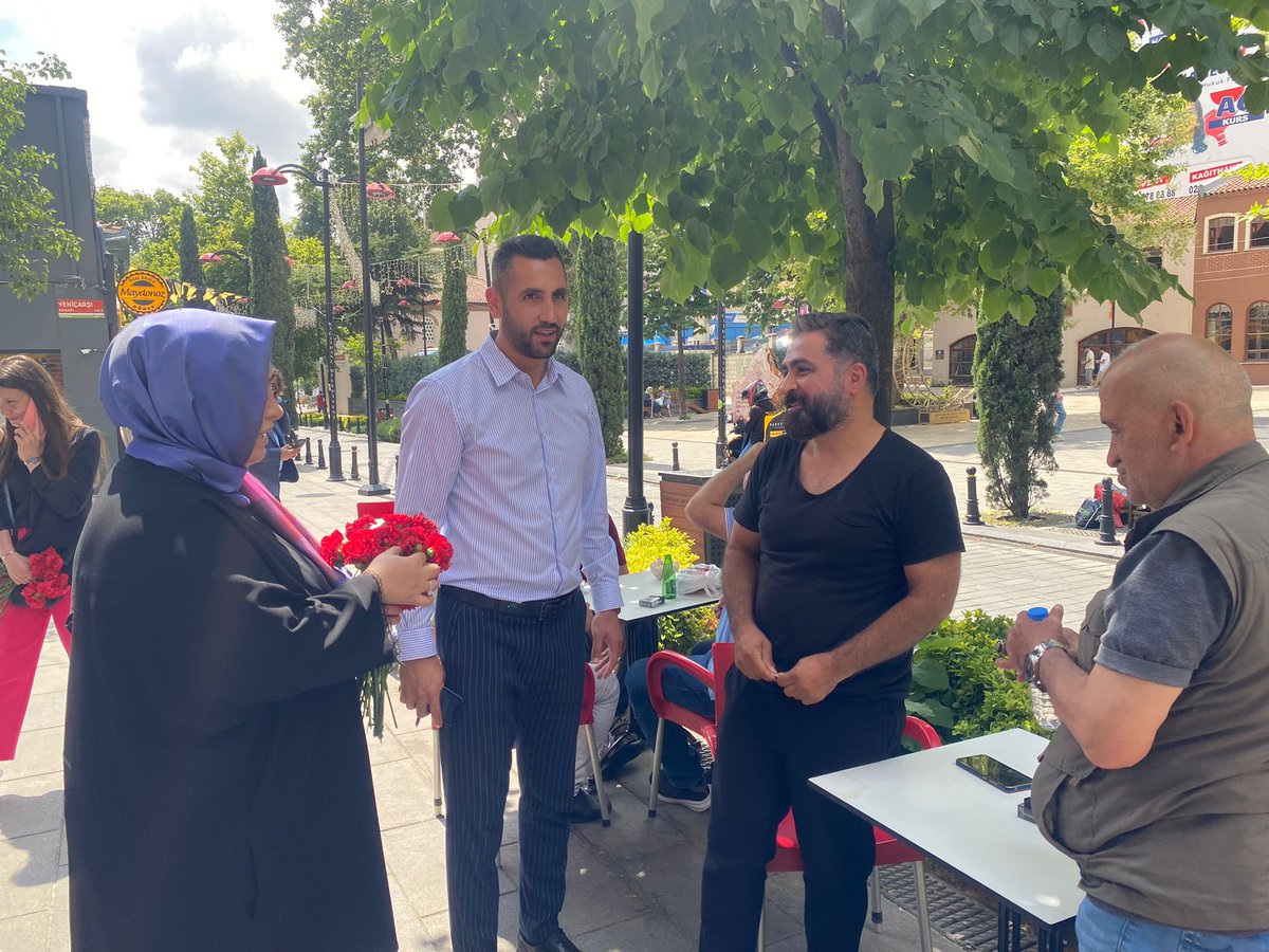 omeratilla34's tweet photo. 📍Merkez Mahallesi

İl Başkanlığımızın Düzenlemiş Olduğu #Yenidenİstanbul Programı Kapsamında Bölge Mv. Sena Nur Çelik İlçe Başkanımız @DrSerkanCntrk ve Belediye Başkan Yardımcımız @nedretapaydin İle Birlikte Mahallemizdeki Esnafları Ziyaret Ederek Hasbihalde Bulunduk. https://t.co/oKYB08aJdo