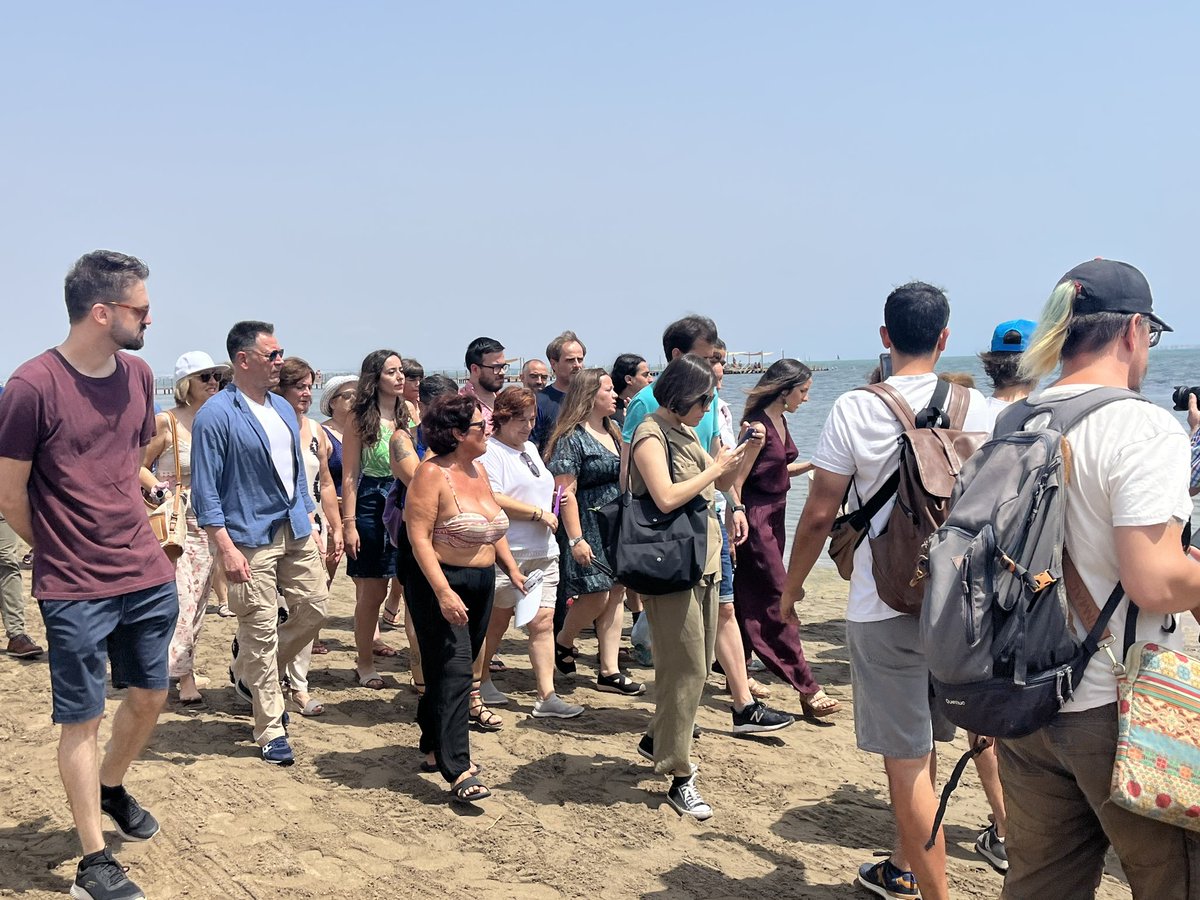 Esta mañana junto a nuestras candidatas de <a href="/sumar/">Sumar</a> y con <a href="/ionebelarra/">Ione Belarra</a> en su visita a Los Urrutias.
Somos la única opción que no está comprometida con las multinacionales de agroindustria. No nos temblará el pulso para tomar las medidas necesarias para salvar el #MarMenor #EsPorTi