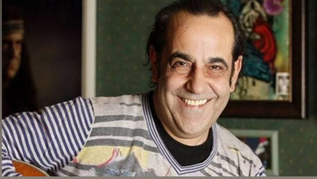 Değerli sanatçımız Özkan Uğur’un vefatını büyük bir üzüntüyle öğrendim. Hoş sâdalar bırakarak yolculuğunu tamamlayan merhuma Allah'tan rahmet ailesine, tüm sevenlerine ve sanat camiasına başsağlığı dilerim.