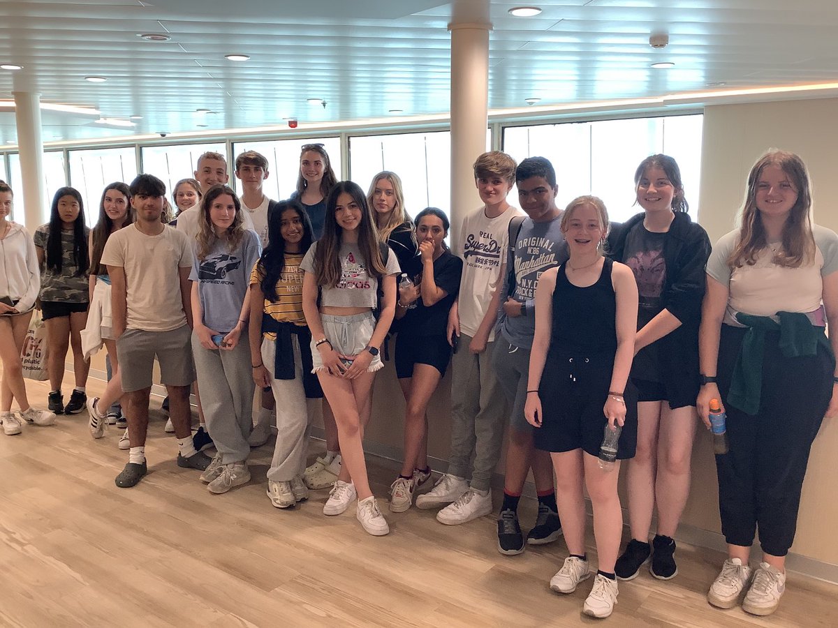 Et c’est fini! Qu’est-ce que c’était super! Merci à tous et à toutes! 🇫🇷👋👌🏽🤩⁦⁦@sjbsurrey⁩ ⁦<a href="/sjbsurreyyear10/">@SJBYEAR10</a>⁩ #SJBYear10Rouen