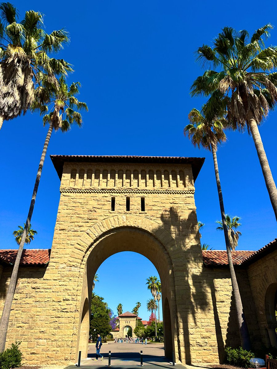 sum__j's tweet photo. ☀️ Stanford! https://t.co/Vzl8G7m1lk
