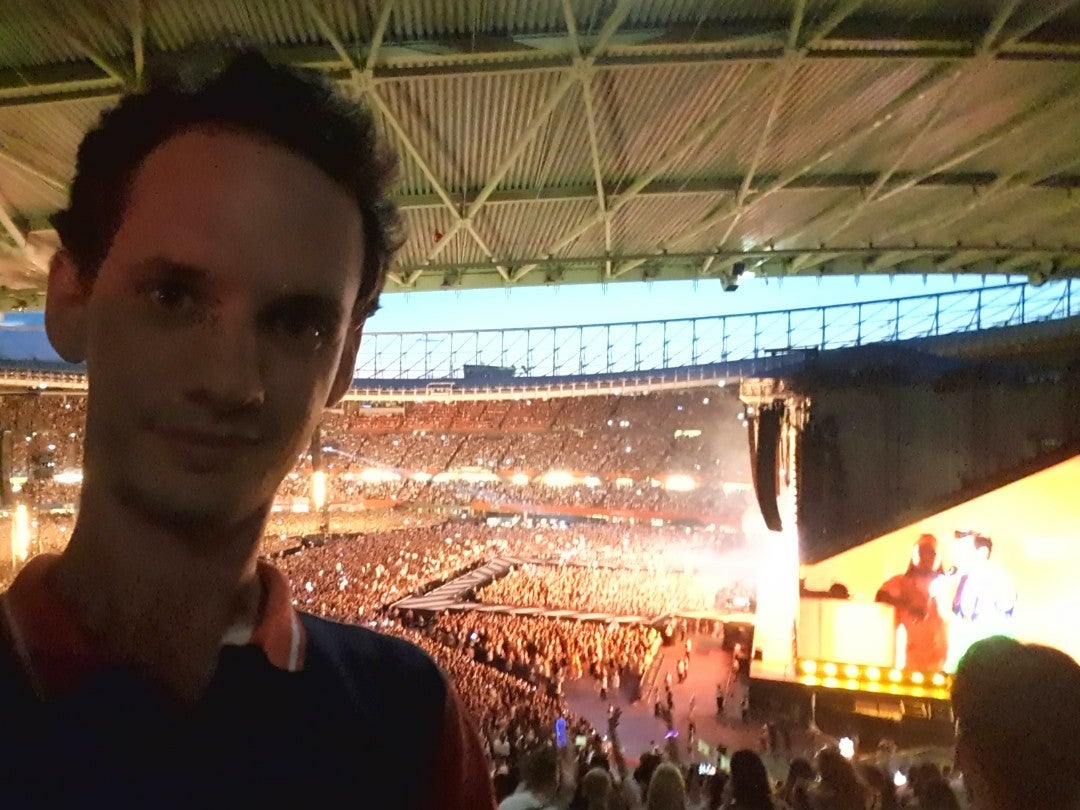 BerkeMeric's tweet photo. Harry Styles (@ Ernst Happel Stadyumu for Harry Styles: Love On Tour 2023 in Wien) https://t.co/KWqf53eQ3l https://t.co/kmTZUxFy7j