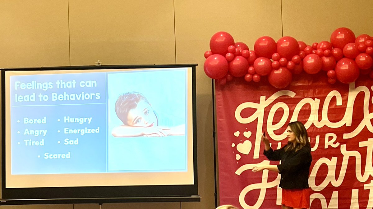 GreenScreenGal's tweet photo. What a dynamic session from @RebekahPoeTeach at #TYHOcon that all educators would love & appreciate! I love how Mindful she is in her teaching! @teachergoals https://t.co/7DNoe62kz3