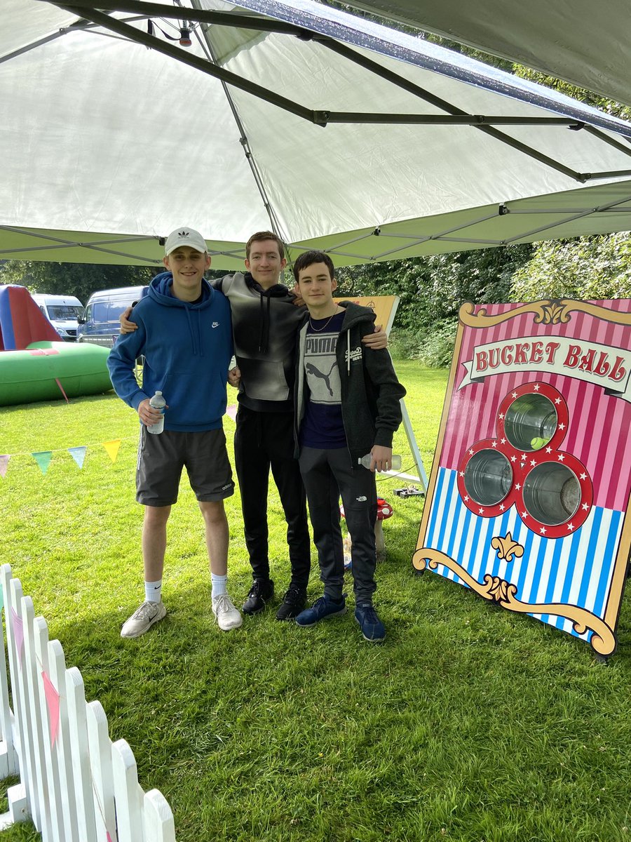 Thanks to these fabulous lads, for helping out at this community event today in Pontypool Park! @PontypoolComCou @RougemontSchool @torfaencouncil