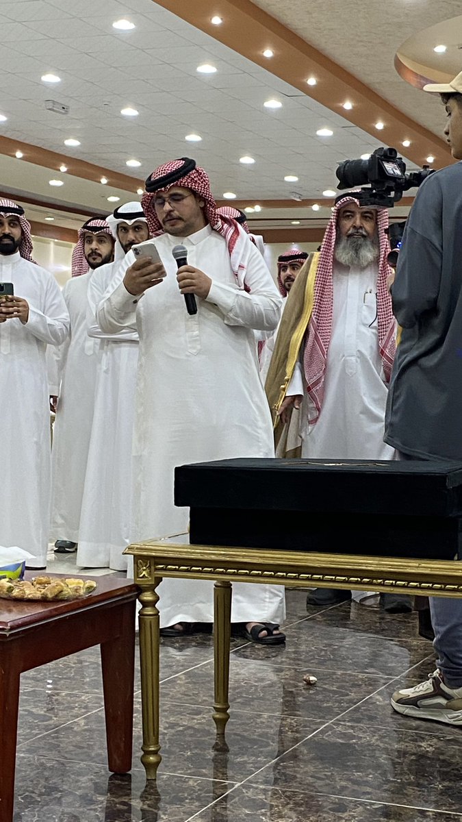 ahmalmjl's tweet photo. بدعوة كريمة هذه الليلة السبت الموافق : 1444/12/20هـ  من الاستاذ / من��ر متعب المصيبيح . بمناسبة حفل زفاف ولديهما : تركي منور . ومشعل مناور . وبحضور جميع غفير من قبيلة #الدهامشه والاصدقاء . 
🌸تهانينا للعريسين ووالديهما ودعواتنا لهما بالبركات والتوفيق . دامت الافراح .🌸
#عايد_المجلاد ..