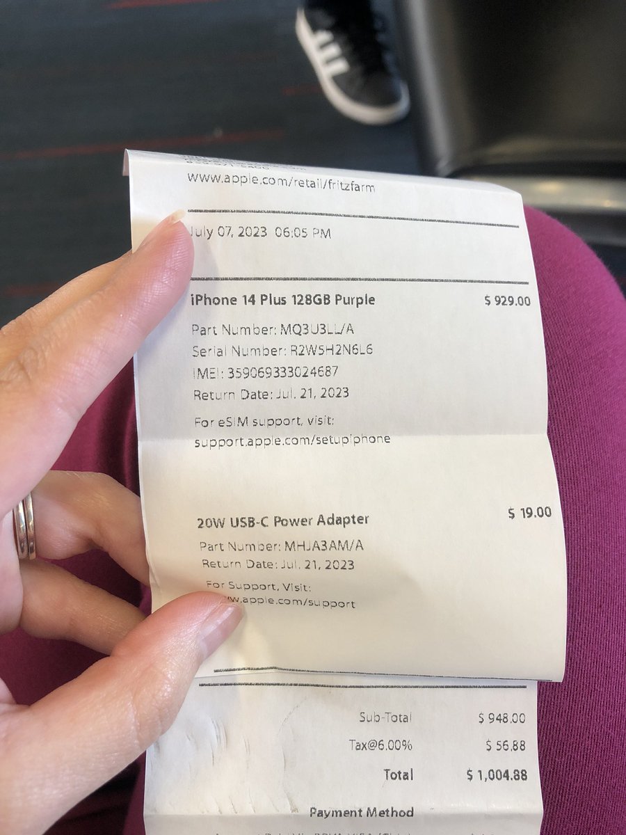 LuisaValerio's tweet photo. La hora de la verdad fue ya que estaba en la Apple Store. OJO si tu iPhone lo vas a usar en México (como yo), solamente en las Apple Stores los venden desbloqueados. NO Best Buy, no Target ni ninguna otra tienda.

Efectivamente fueron $1,004.88 UDS que en MXN fueron $17,270.58 https://t.co/rOXfFa32kB