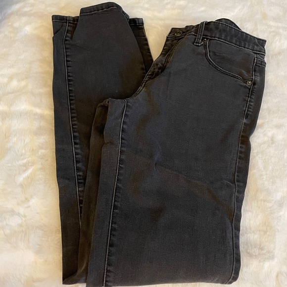 lpwrightdepot's tweet photo. So good I had to share! Check out all the items I'm loving on @Poshmarkapp #poshmark #fashion #style #shopmycloset #mossimosupplyco #marni #buffalodavidbitton: https://t.co/jpWfu3gHpb https://t.co/CjK6Mh6luE