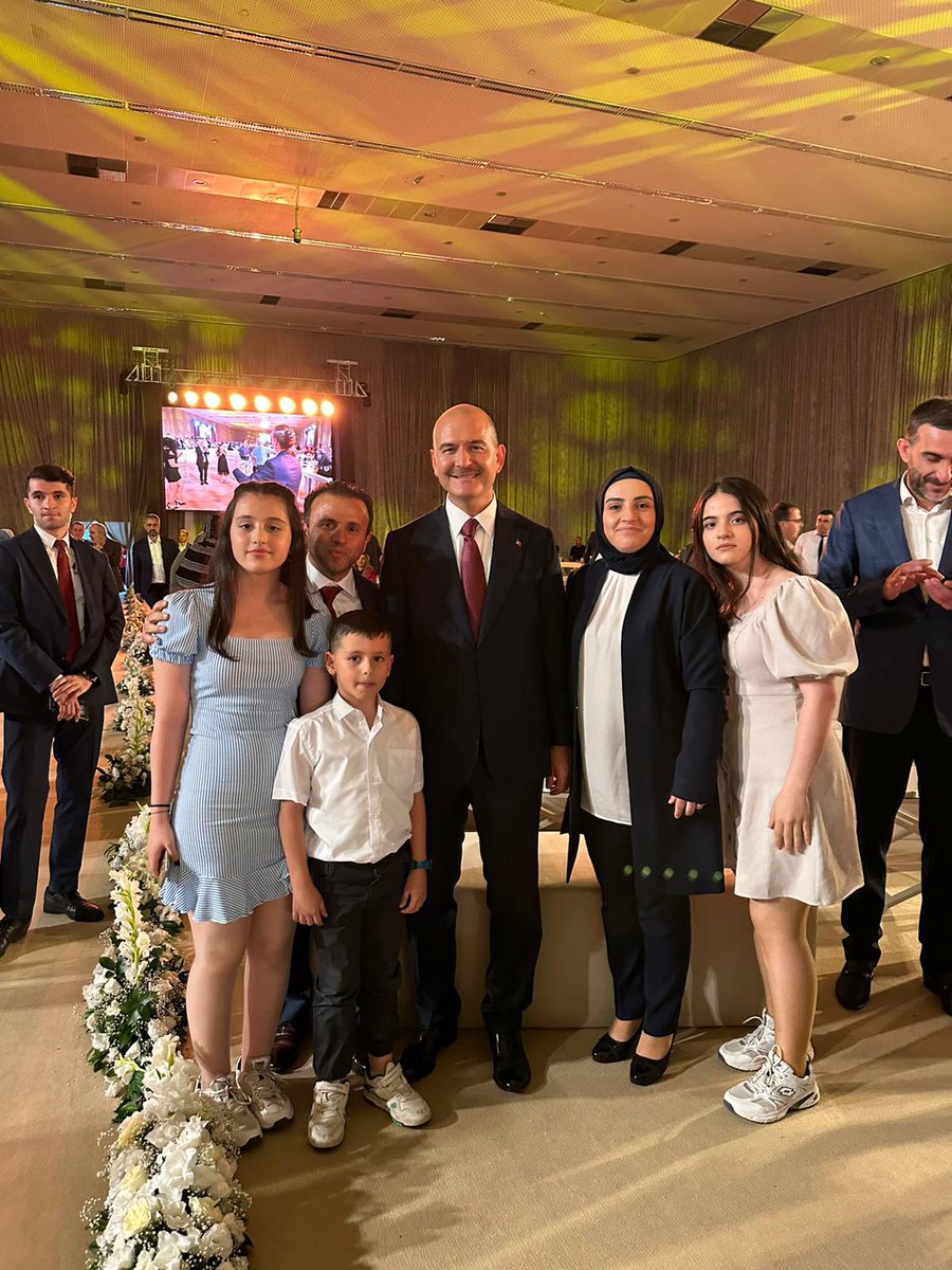 Herkesin hayatında çok özel, insanlar vardır. Benim de içinde dönüm  noktalarından birisi <a href="/SoyluSadk/">Sadık Soylu</a> abim ile tanışmak oldu, kendisi ile çalışma onuru ve bahtiyarlığını yaşadım. Bugün de Sadık babanın en mutlu günü biricik oğlunun düğün törenine katıldık.Allahım hayırlı eylesin🧿
