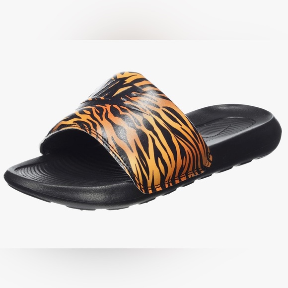 glimpseofglam's tweet photo. So good I had to share! Check out all the items I'm loving on @Poshmarkapp from @ChasingfireP #poshmark #fashion #style #shopmycloset #nike #ragbone #nirvana: https://t.co/j4sQqGphkw https://t.co/hGKHwtelMk