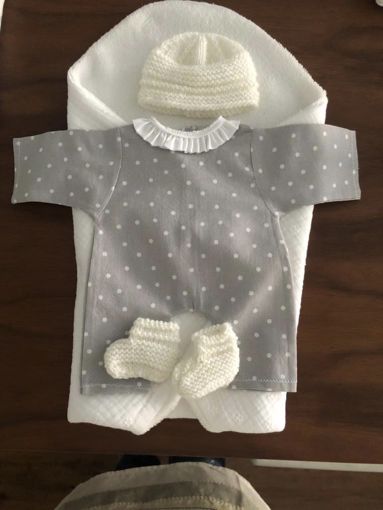 “Vão a uma loja de brinquedos, e comprem uma roupa de Nenuco”

Foi isto que nos aconselharam, horas depois de o nosso filho prematuro ter falecido

Passavam apenas 6 dias do seu nascimento, e tinhamos de preparar o funeral

(1/6)